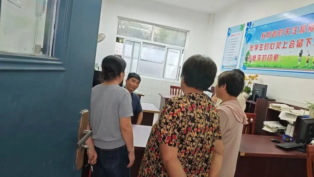 溱东镇学校2027届初三年级家长会圆满召开-第3张图片-四季读书网