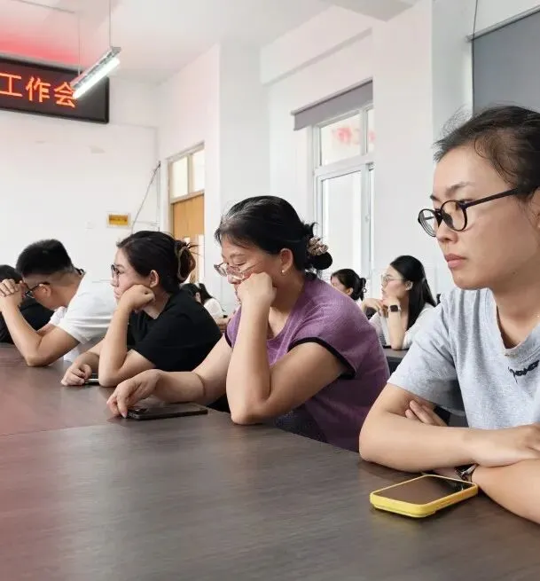 凝心聚力备中考 砥砺前行正当时—邳州市铁富中心中学召开初三全体教师会议-第16张图片-四季读书网 凝心聚力备中考 砥砺前行正当时—邳州市铁富中心中学召开初三全体教师会议-第16张图片-四季读书网