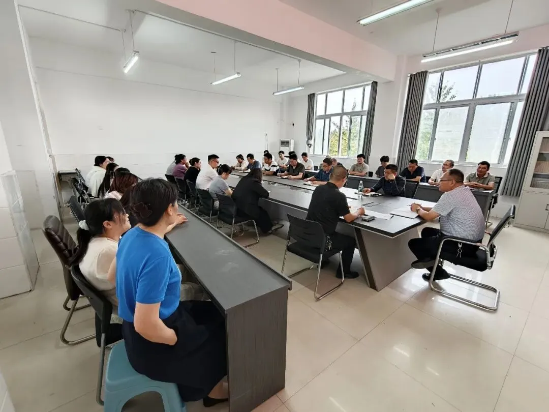凝心聚力备中考 砥砺前行正当时—邳州市铁富中心中学召开初三全体教师会议-第22张图片-四季读书网 凝心聚力备中考 砥砺前行正当时—邳州市铁富中心中学召开初三全体教师会议-第22张图片-四季读书网