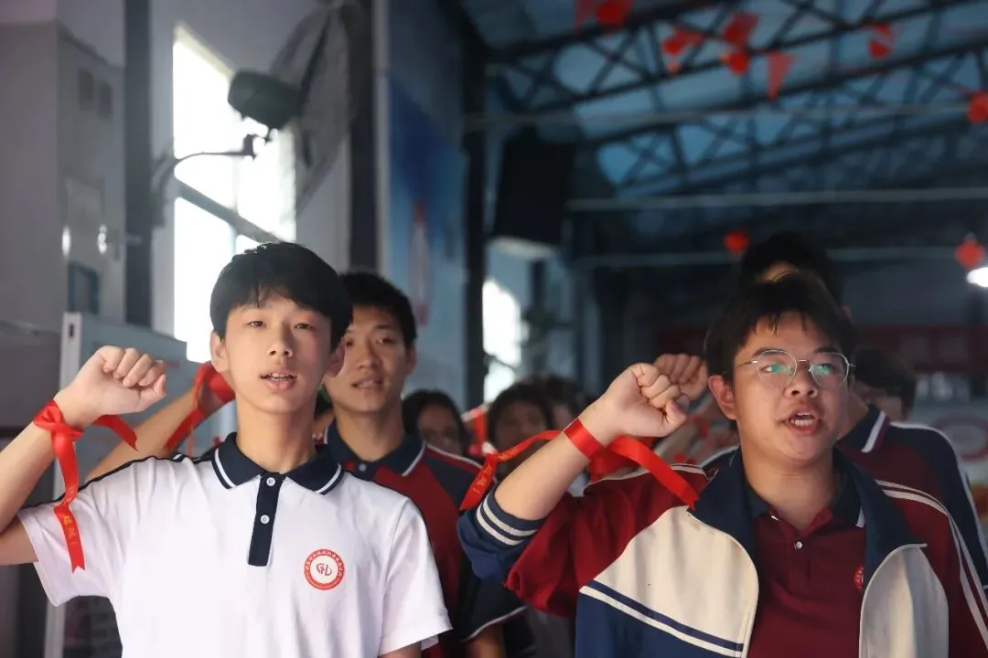 以笔为剑,以梦为马——我校高三年级高考(单招)动员誓师大会圆满举行-第7张图片-四季读书网