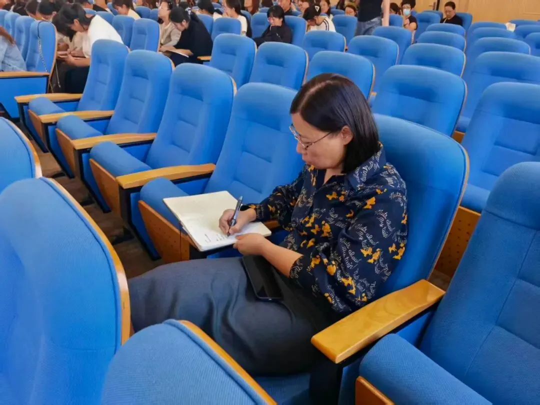 双标领航,精研中考——耿萍初中英语名师工作室参与2026年新华区初中英语学科研修活动-第4张图片-四季读书网 双标领航,精研中考——耿萍初中英语名师工作室参与2026年新华区初中英语学科研修活动-第4张图片-四季读书网