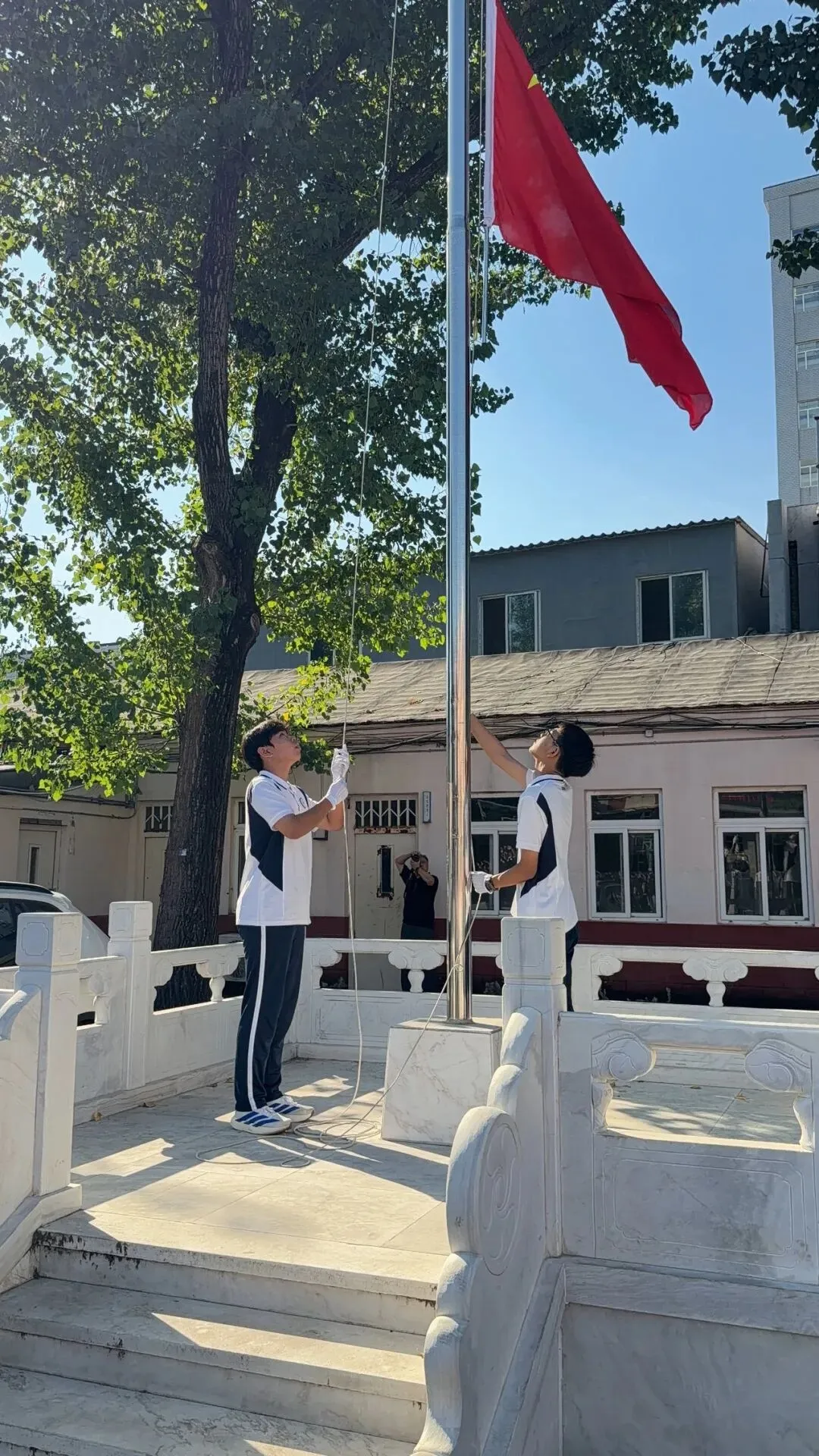 融光同行,和合致远|丽泽中学初三(2)班、(3)班升旗仪式-第7张图片-四季读书网 融光同行,和合致远|丽泽中学初三(2)班、(3)班升旗仪式-第7张图片-四季读书网