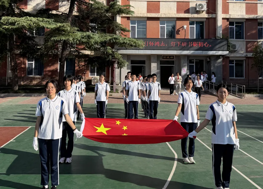 融光同行,和合致远|丽泽中学初三(2)班、(3)班升旗仪式-第8张图片-四季读书网 融光同行,和合致远|丽泽中学初三(2)班、(3)班升旗仪式-第8张图片-四季读书网