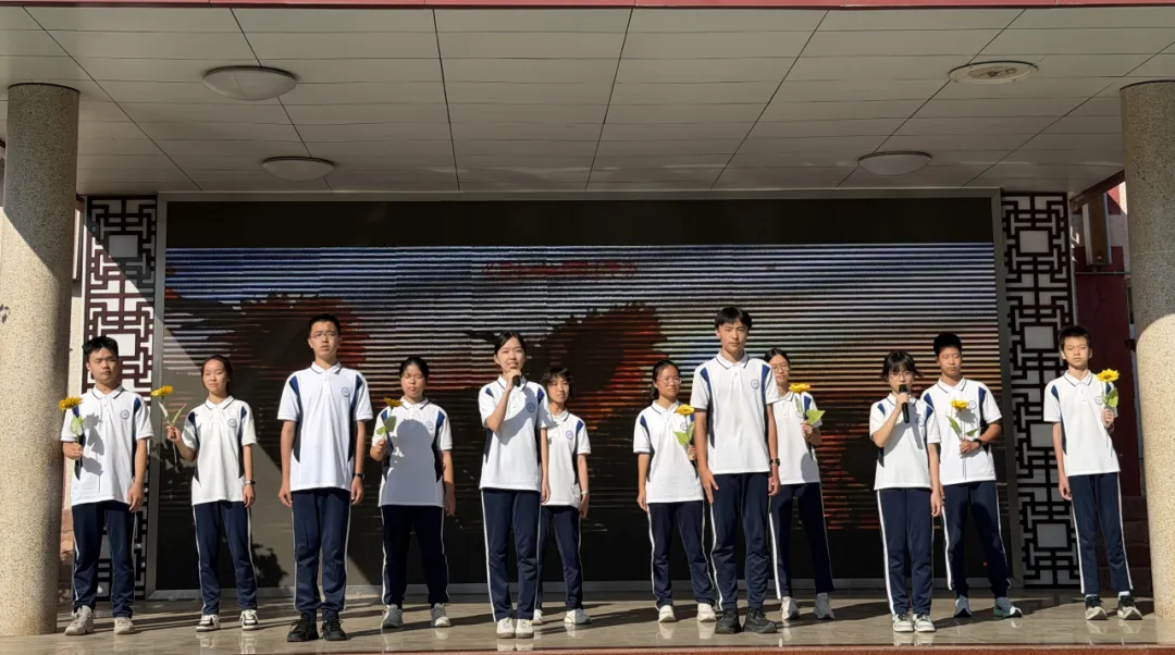融光同行,和合致远|丽泽中学初三(2)班、(3)班升旗仪式-第11张图片-四季读书网 融光同行,和合致远|丽泽中学初三(2)班、(3)班升旗仪式-第11张图片-四季读书网
