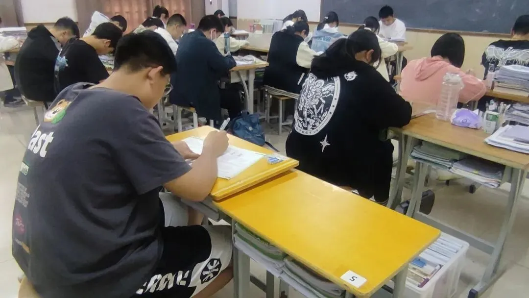 郑州九年级辅导补习机构__郑州初三全日制集训班,10人小班,冲刺2027中考!-第3张图片-四季读书网