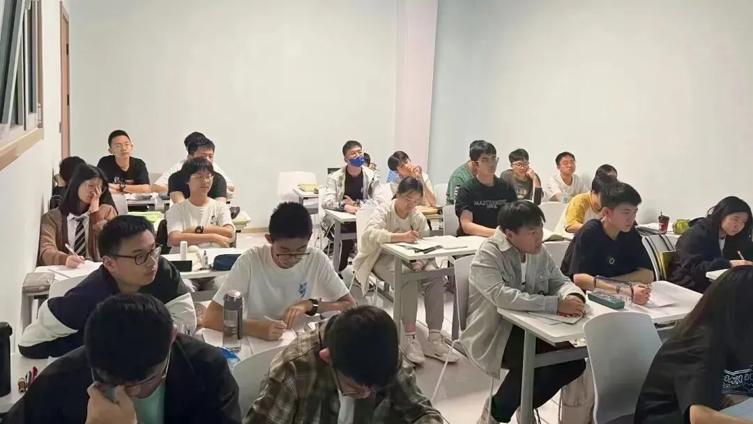2026年上海嘉定区高三高考冲刺班|二模考试|艺考文化课,一对一/小班课/全日制,上海冲刺辅导机构推荐-第10张图片-四季读书网