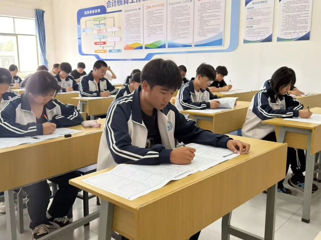 以考正心 以严立身 ——靖宁职校高考班第一次月考有序开考-第1张图片-四季读书网 以考正心 以严立身 ——靖宁职校高考班第一次月考有序开考-第1张图片-四季读书网