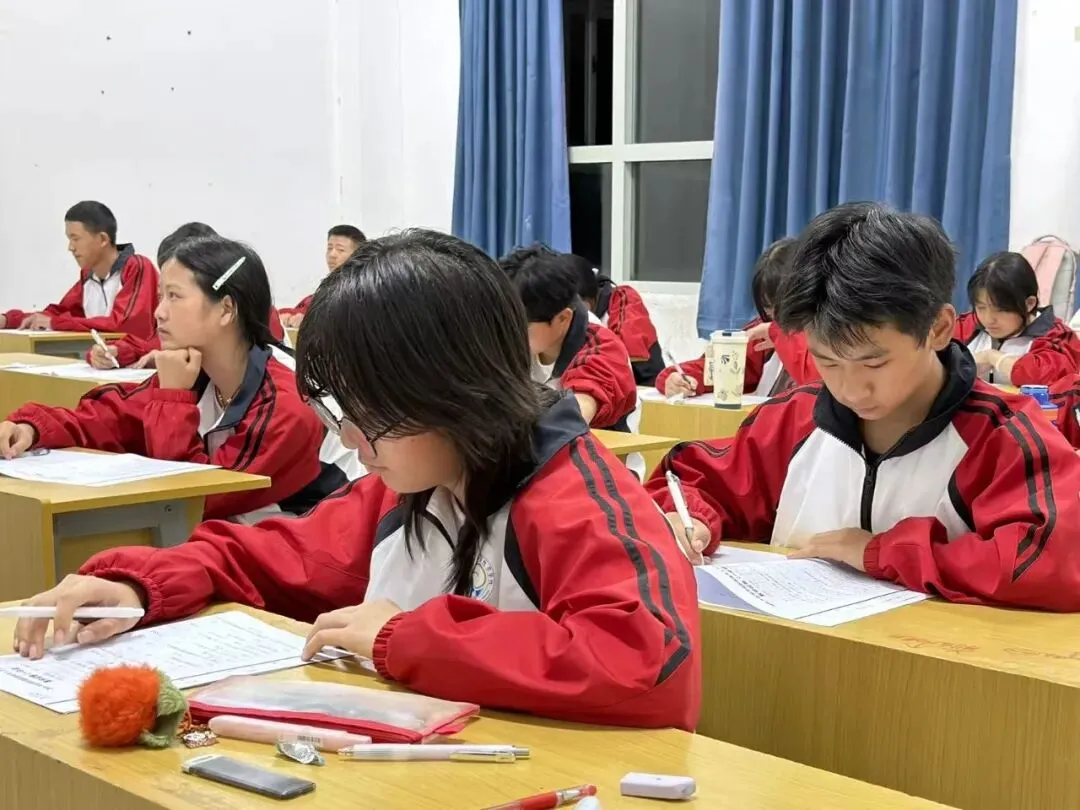 以考正心 以严立身 ——靖宁职校高考班第一次月考有序开考-第2张图片-四季读书网 以考正心 以严立身 ——靖宁职校高考班第一次月考有序开考-第2张图片-四季读书网