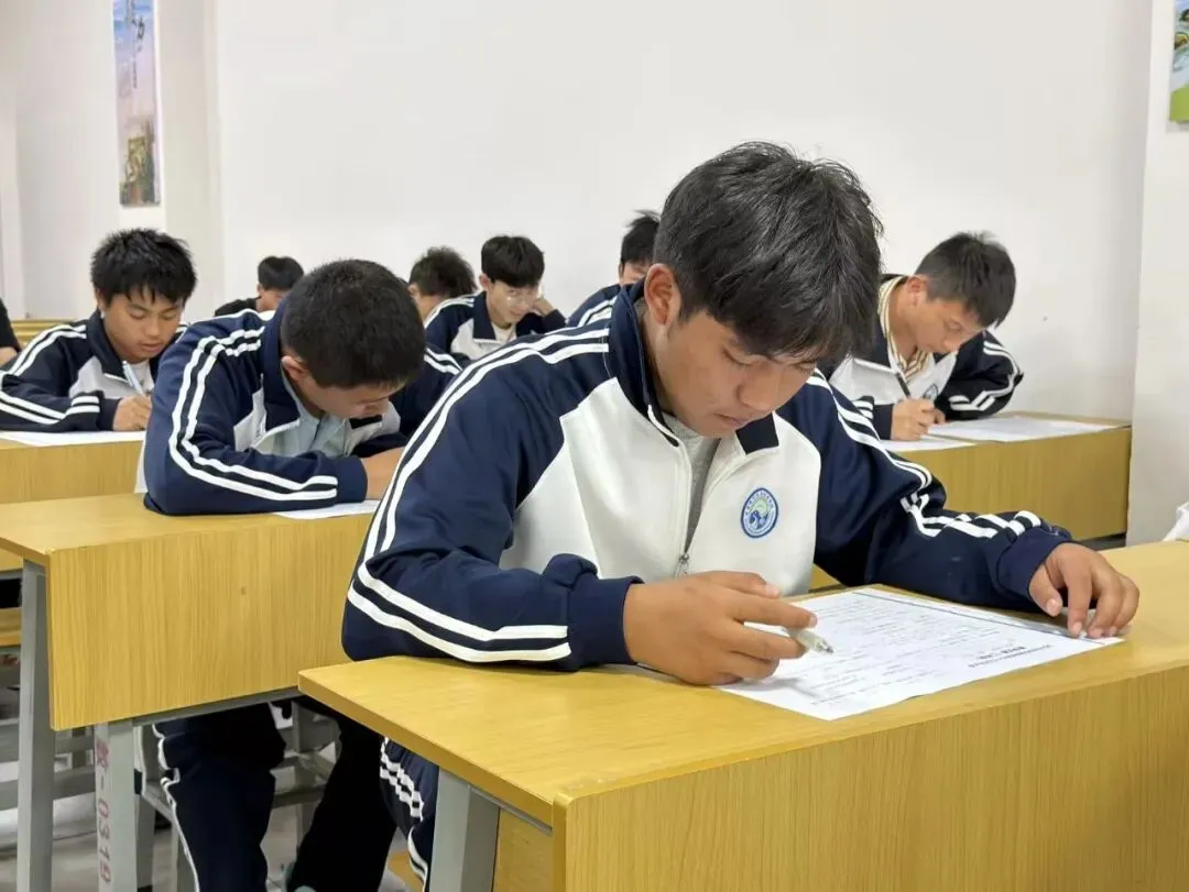 以考正心 以严立身 ——靖宁职校高考班第一次月考有序开考-第5张图片-四季读书网 以考正心 以严立身 ——靖宁职校高考班第一次月考有序开考-第5张图片-四季读书网
