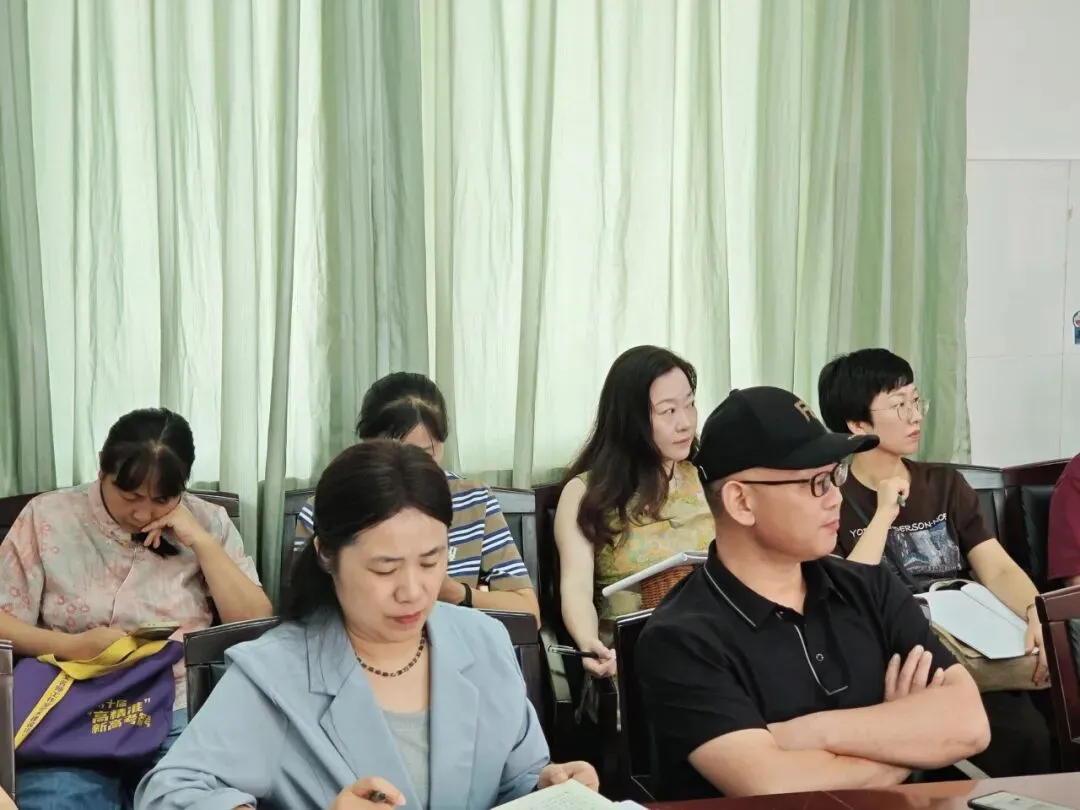 研高考明方向,精教研促备考|市教育发展研究院莅临温岭二中开展高三语文复习调研-第14张图片-四季读书网 研高考明方向,精教研促备考|市教育发展研究院莅临温岭二中开展高三语文复习调研-第14张图片-四季读书网