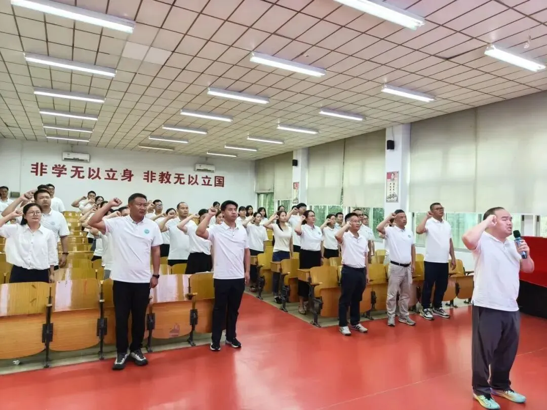 凝心聚力战中考,砥砺奋进启新程|振安中学召开 2027 届中考备考动员会-第9张图片-四季读书网 凝心聚力战中考,砥砺奋进启新程|振安中学召开 2027 届中考备考动员会-第9张图片-四季读书网