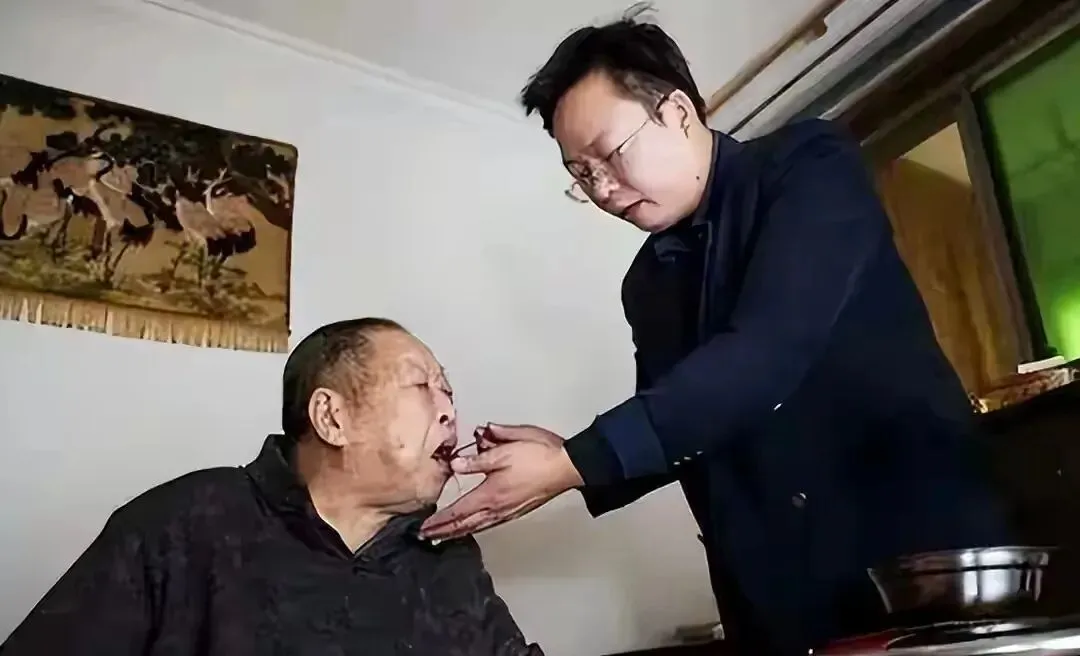 清华高考状元,2000月薪回乡当保安:他的人生到底发生了什么?-第7张图片-四季读书网