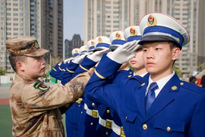 初三当兵?到底应该如何选择学校和规划!-第1张图片-四季读书网