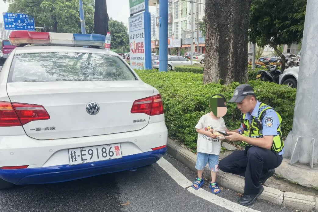 珠城暖警 |高考场外的暖心坚守 护航学子逐梦前行-第2张图片-四季读书网