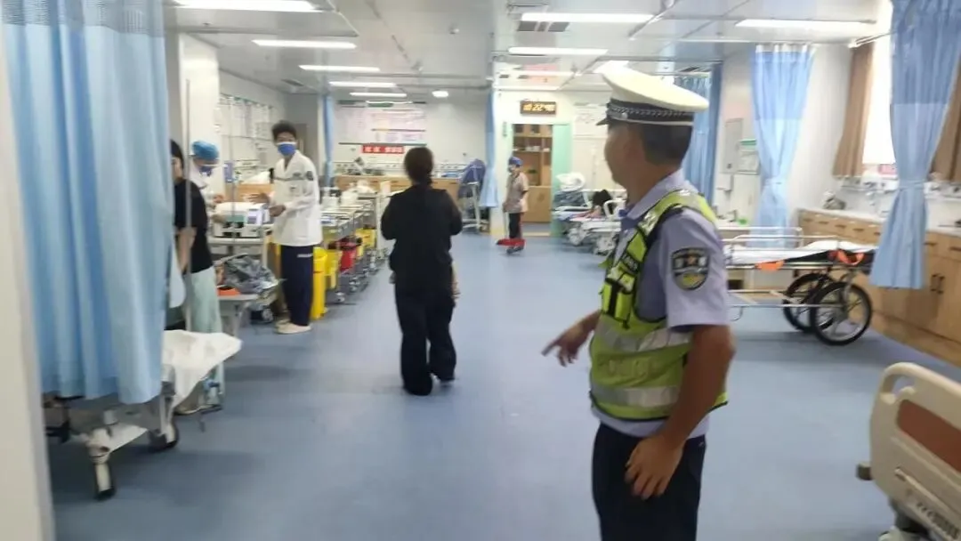 珠城暖警 |高考场外的暖心坚守 护航学子逐梦前行-第3张图片-四季读书网