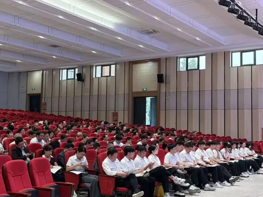研析中考明方向,深耕物理促备考|2026年天门市初中物理中考质量分析会召开-第2张图片-四季读书网