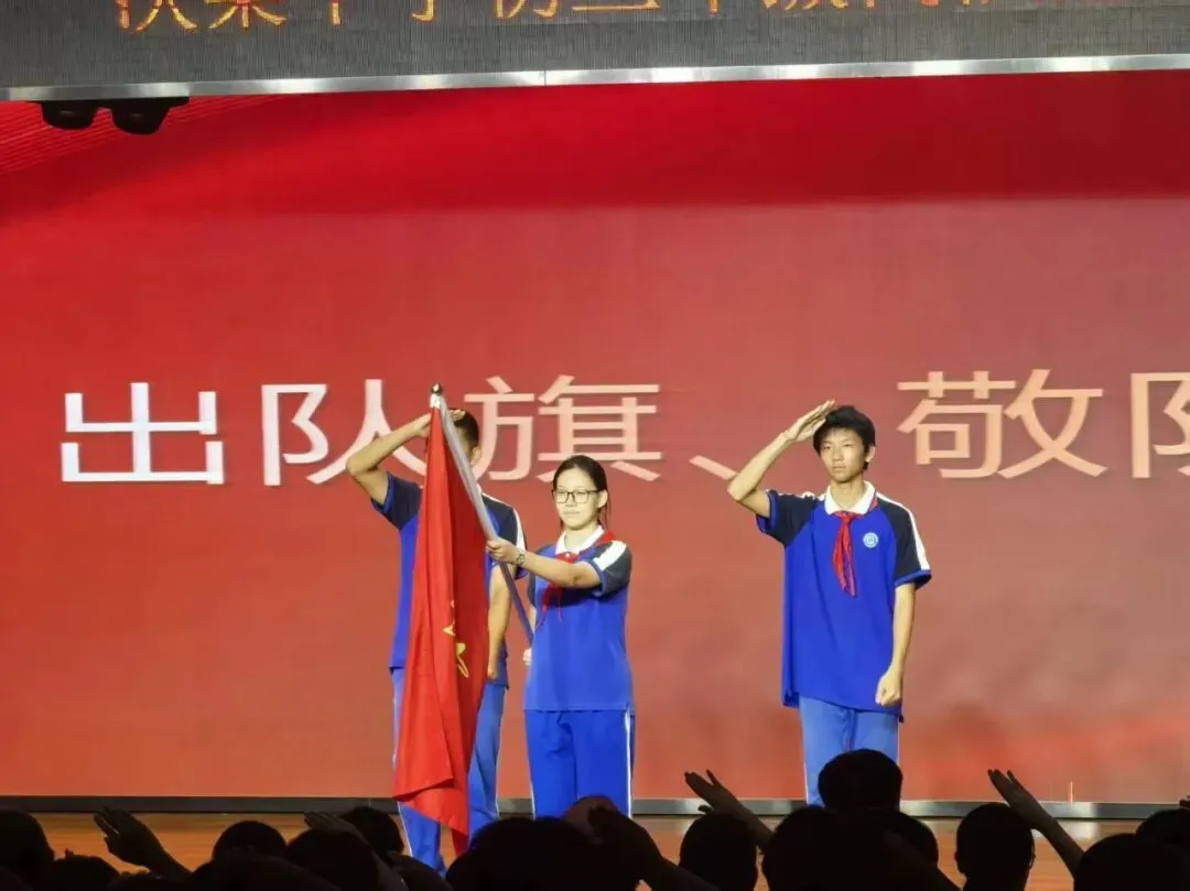 青春向党 逐梦前行|次渠中学举行初三年级离队建团暨新团员入团仪式-第11张图片-四季读书网 青春向党 逐梦前行|次渠中学举行初三年级离队建团暨新团员入团仪式-第11张图片-四季读书网