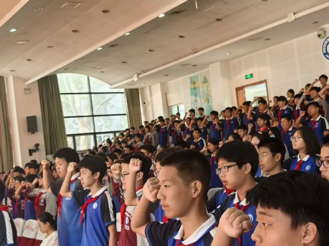 青春向党 逐梦前行|次渠中学举行初三年级离队建团暨新团员入团仪式-第15张图片-四季读书网 青春向党 逐梦前行|次渠中学举行初三年级离队建团暨新团员入团仪式-第15张图片-四季读书网