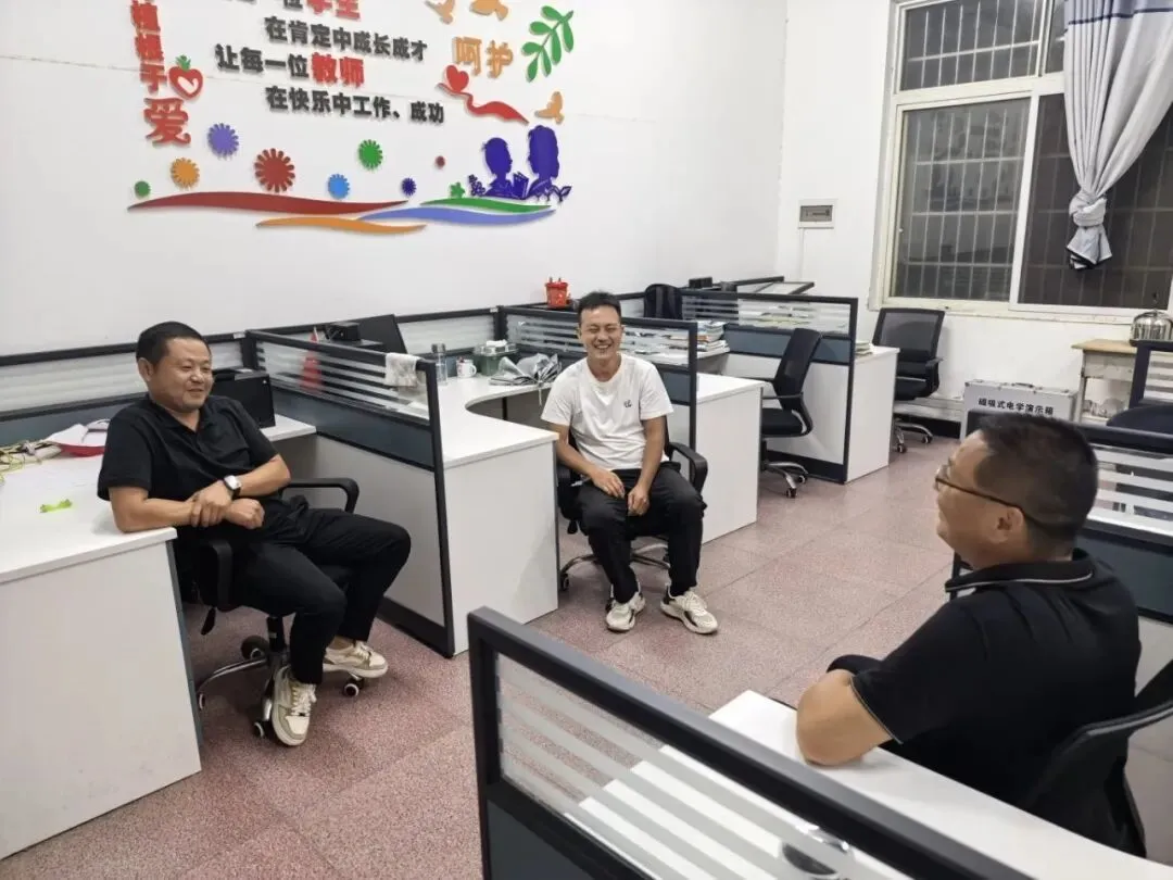 同心同行促成长,携手并肩迎中考 | 香隅中学2026年秋季九年级家长会圆满举行-第11张图片-四季读书网 同心同行促成长,携手并肩迎中考 | 香隅中学2026年秋季九年级家长会圆满举行-第11张图片-四季读书网