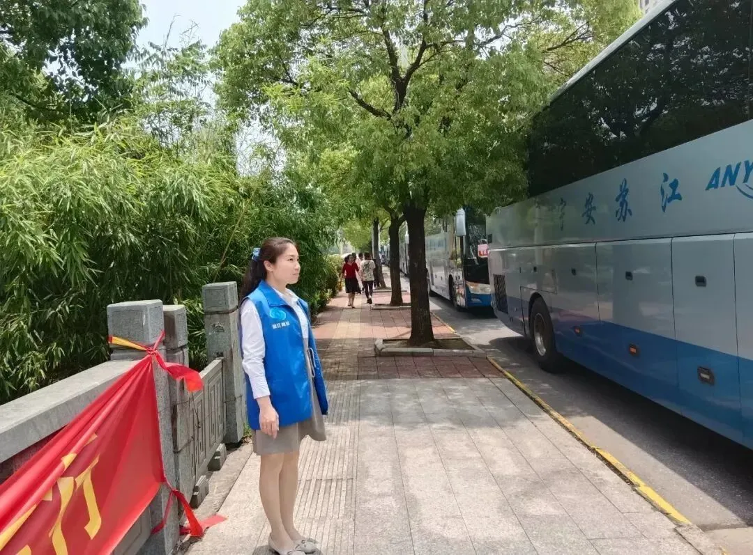 助力高考!泰州“志愿红”为梦护航-第15张图片-四季读书网 助力高考!泰州“志愿红”为梦护航-第15张图片-四季读书网