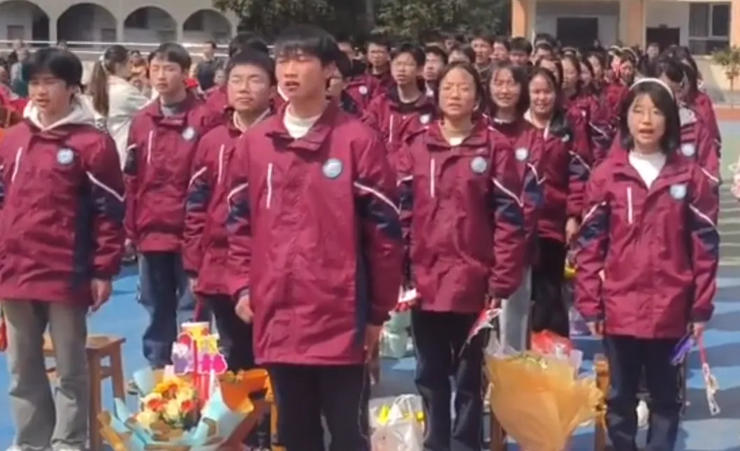 春启新程,中考冲刺!我校百日誓师圆满举行-第51张图片-四季读书网 春启新程,中考冲刺!我校百日誓师圆满举行-第51张图片-四季读书网