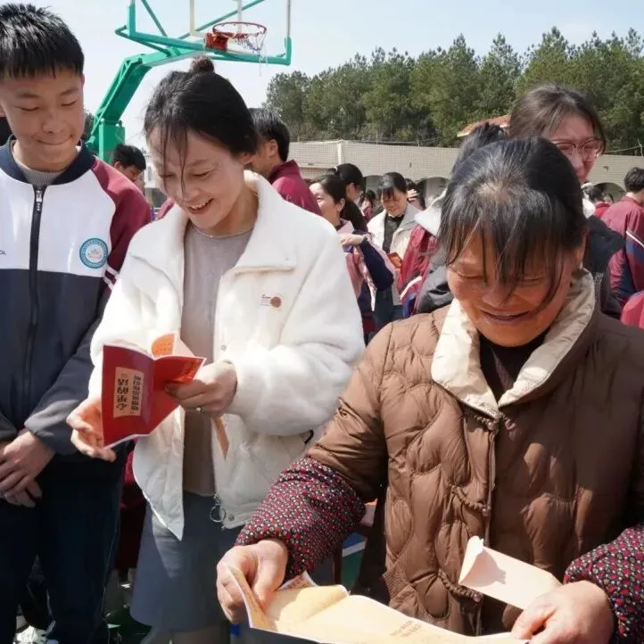 春启新程,中考冲刺!我校百日誓师圆满举行-第83张图片-四季读书网 春启新程,中考冲刺!我校百日誓师圆满举行-第83张图片-四季读书网
