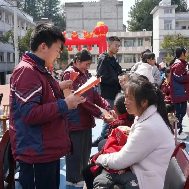 春启新程,中考冲刺!我校百日誓师圆满举行-第86张图片-四季读书网 春启新程,中考冲刺!我校百日誓师圆满举行-第86张图片-四季读书网