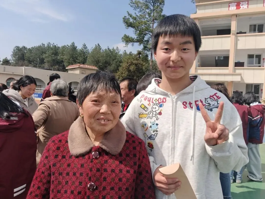 春启新程,中考冲刺!我校百日誓师圆满举行-第90张图片-四季读书网 春启新程,中考冲刺!我校百日誓师圆满举行-第90张图片-四季读书网