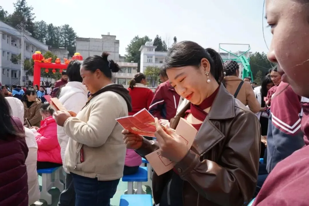 春启新程,中考冲刺!我校百日誓师圆满举行-第91张图片-四季读书网 春启新程,中考冲刺!我校百日誓师圆满举行-第91张图片-四季读书网