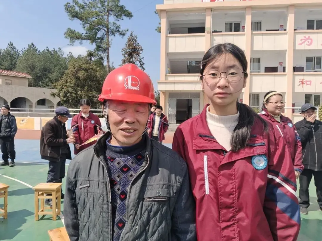 春启新程,中考冲刺!我校百日誓师圆满举行-第94张图片-四季读书网 春启新程,中考冲刺!我校百日誓师圆满举行-第94张图片-四季读书网