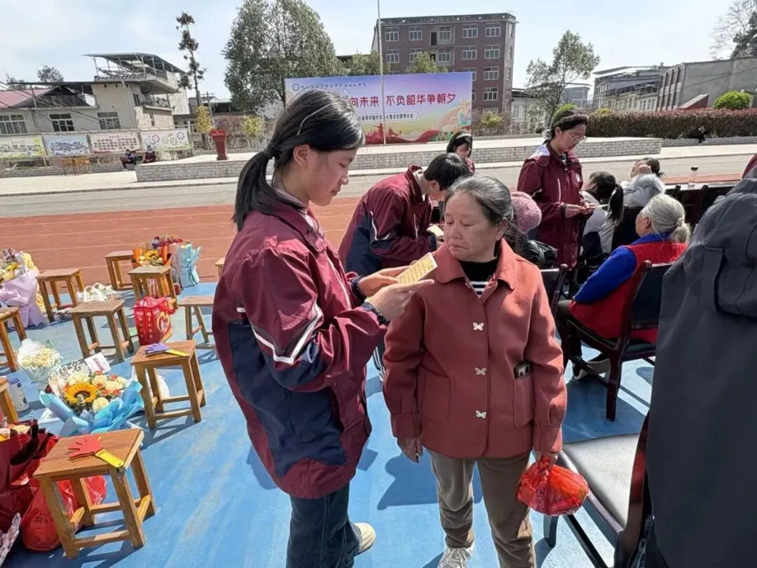 春启新程,中考冲刺!我校百日誓师圆满举行-第95张图片-四季读书网 春启新程,中考冲刺!我校百日誓师圆满举行-第95张图片-四季读书网