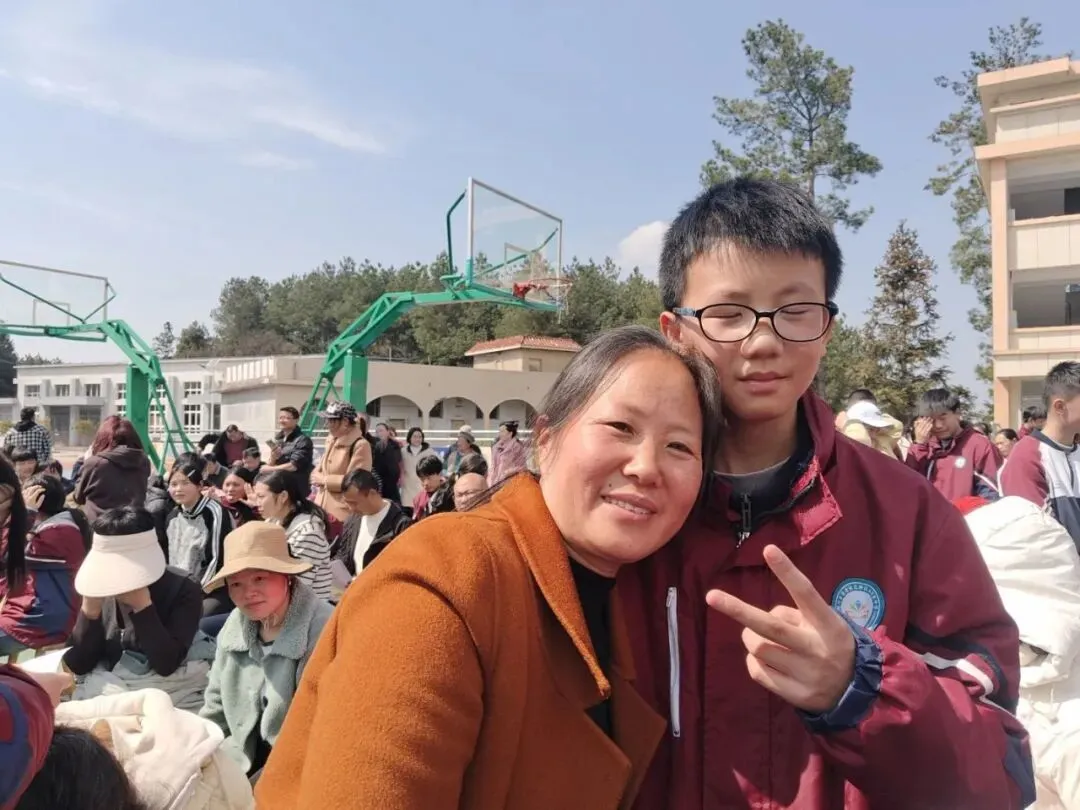 春启新程,中考冲刺!我校百日誓师圆满举行-第97张图片-四季读书网 春启新程,中考冲刺!我校百日誓师圆满举行-第97张图片-四季读书网