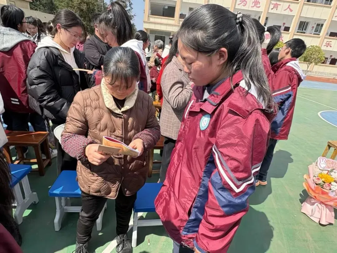 春启新程,中考冲刺!我校百日誓师圆满举行-第102张图片-四季读书网 春启新程,中考冲刺!我校百日誓师圆满举行-第102张图片-四季读书网