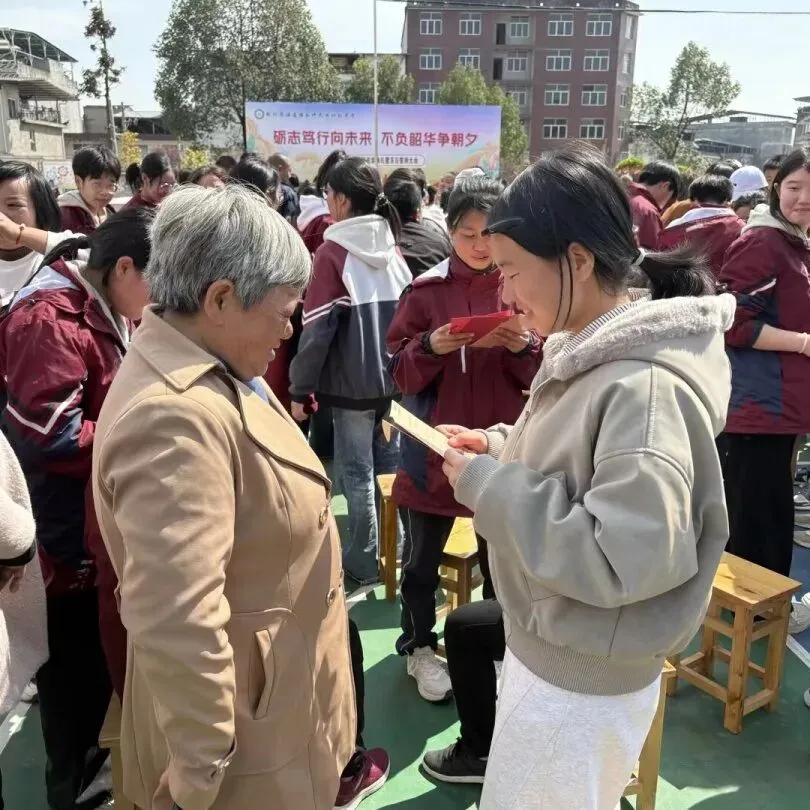 春启新程,中考冲刺!我校百日誓师圆满举行-第103张图片-四季读书网 春启新程,中考冲刺!我校百日誓师圆满举行-第103张图片-四季读书网
