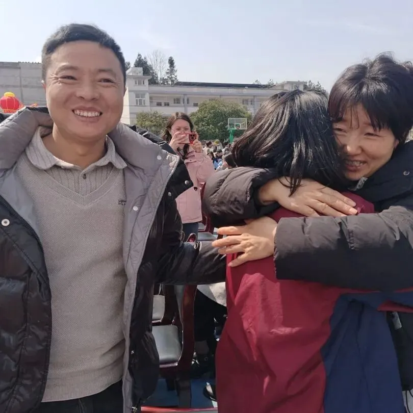 春启新程,中考冲刺!我校百日誓师圆满举行-第105张图片-四季读书网 春启新程,中考冲刺!我校百日誓师圆满举行-第105张图片-四季读书网