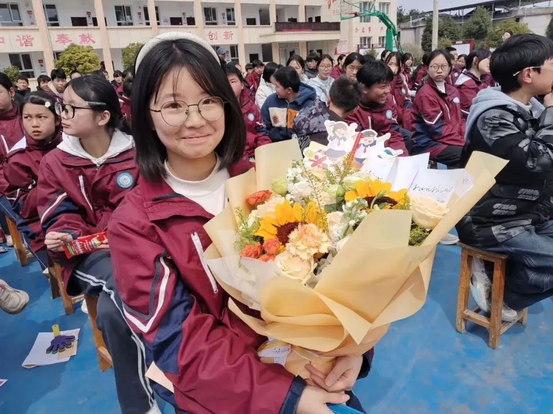 春启新程,中考冲刺!我校百日誓师圆满举行-第109张图片-四季读书网 春启新程,中考冲刺!我校百日誓师圆满举行-第109张图片-四季读书网
