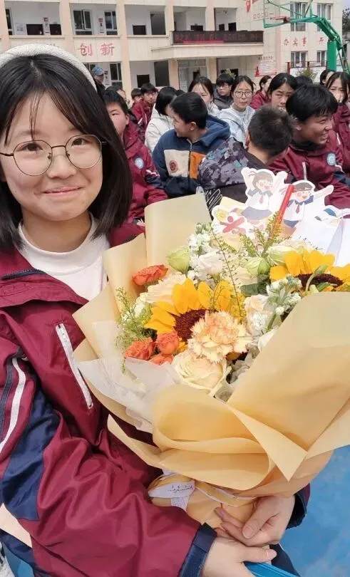 春启新程,中考冲刺!我校百日誓师圆满举行-第130张图片-四季读书网 春启新程,中考冲刺!我校百日誓师圆满举行-第130张图片-四季读书网