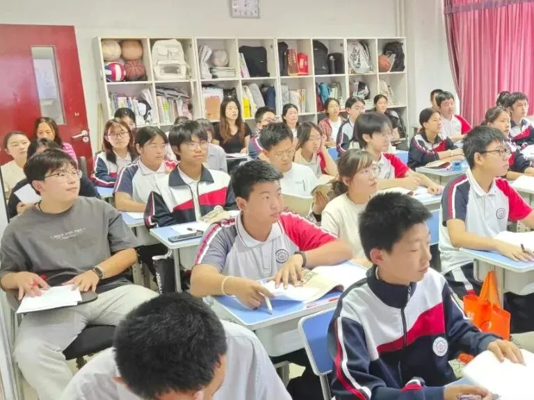 【学园·文明校园创建】精英未来初中部初三教师引领课活动圆满开展-第8张图片-四季读书网 【学园·文明校园创建】精英未来初中部初三教师引领课活动圆满开展-第8张图片-四季读书网