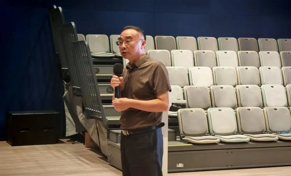 以荣光为矩,启初二新程|爱莎文华七下期末表彰大会圆满落幕-第17张图片-四季读书网