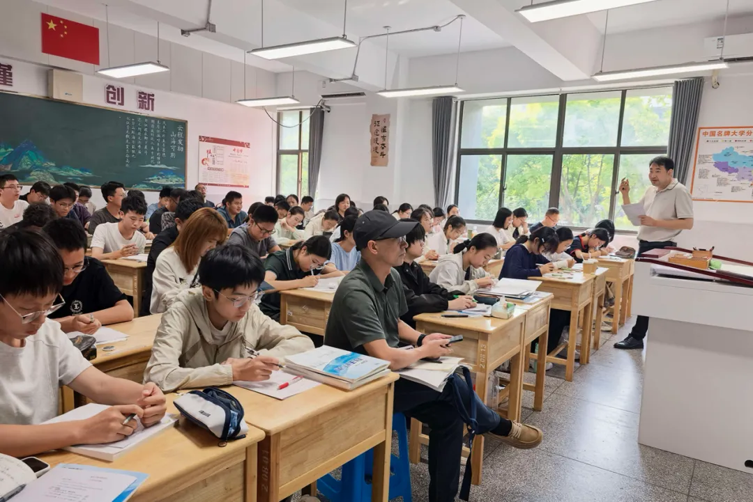 问道江海研高考 聚力赋能促提升 ——我市高中名优教师赴南通开展专题研修纪实-第4张图片-四季读书网 问道江海研高考 聚力赋能促提升 ——我市高中名优教师赴南通开展专题研修纪实-第4张图片-四季读书网