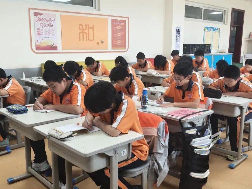追风逐赛场,执笔写新闻——初二语文跨实践学科活动纪实-第19张图片-四季读书网 追风逐赛场,执笔写新闻——初二语文跨实践学科活动纪实-第19张图片-四季读书网