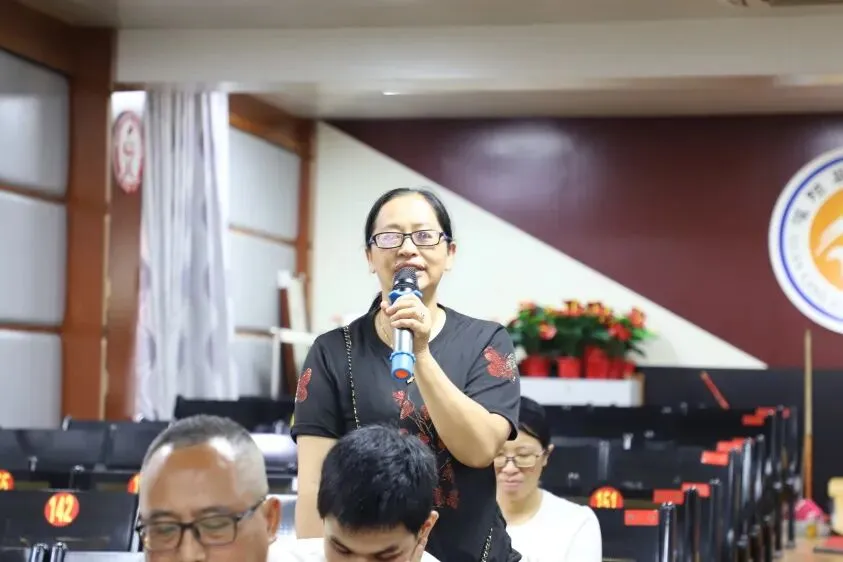 迎国庆铸强国理想 聚合力启中考征程——灌阳县民族中学召开九年级师生双线会议,同心备战2027-第18张图片-四季读书网 迎国庆铸强国理想 聚合力启中考征程——灌阳县民族中学召开九年级师生双线会议,同心备战2027-第18张图片-四季读书网