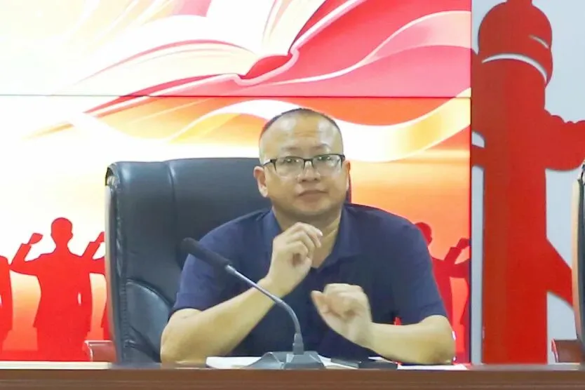 迎国庆铸强国理想 聚合力启中考征程——灌阳县民族中学召开九年级师生双线会议,同心备战2027-第17张图片-四季读书网