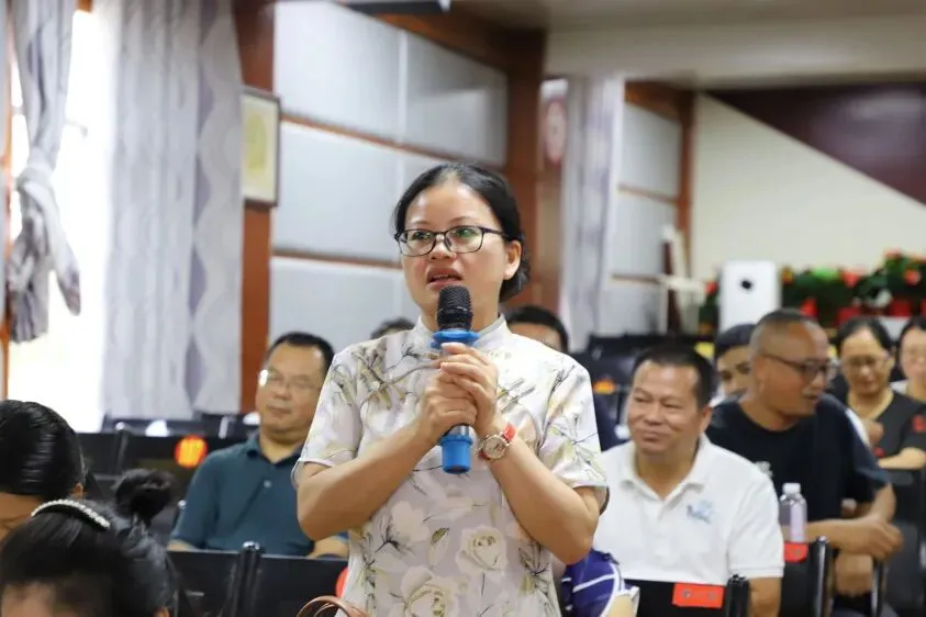 迎国庆铸强国理想 聚合力启中考征程——灌阳县民族中学召开九年级师生双线会议,同心备战2027-第19张图片-四季读书网