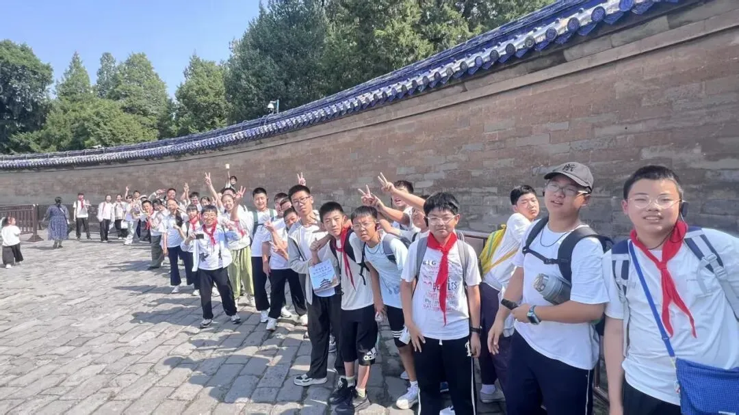 初一年级|“秋赴天坛 求知古韵”——社会实践活动圆满举行-第2张图片-四季读书网