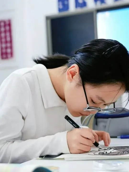 初一新生成长序章 | 校门口的牵挂还在,少年已从容前行-第4张图片-四季读书网