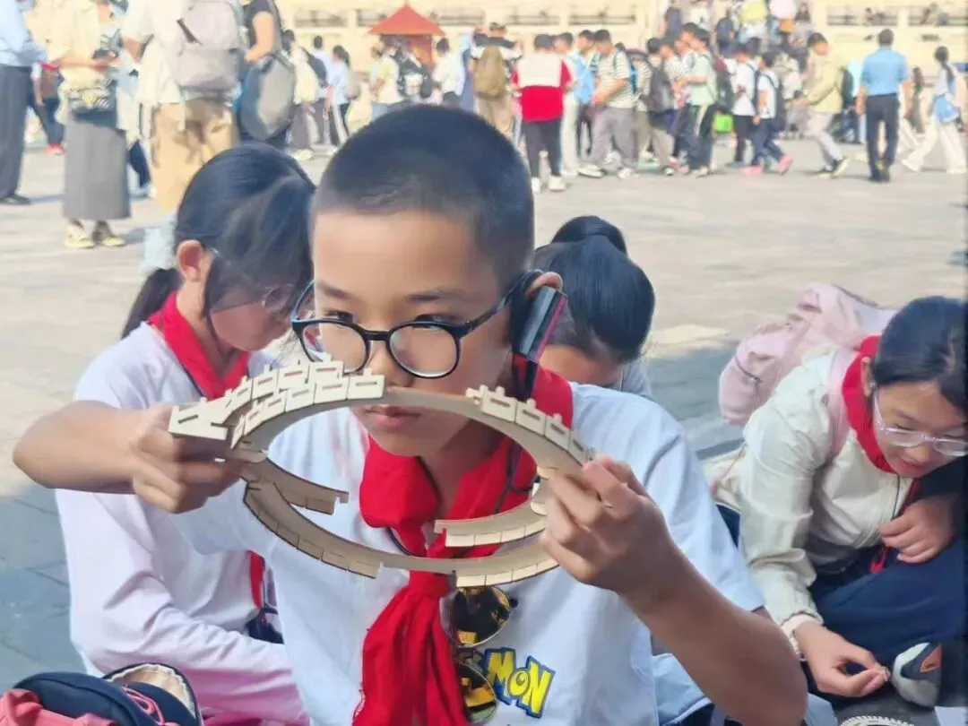 初一年级|“秋赴天坛 求知古韵”——社会实践活动圆满举行-第7张图片-四季读书网