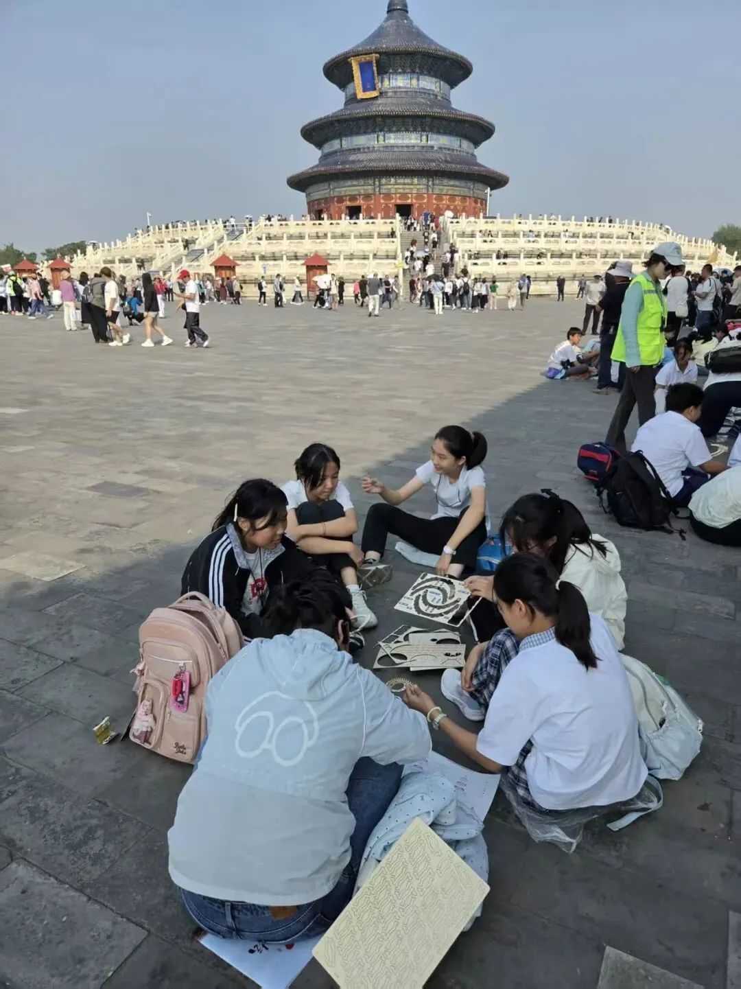 初一年级|“秋赴天坛 求知古韵”——社会实践活动圆满举行-第8张图片-四季读书网