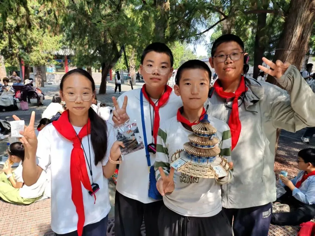 初一年级|“秋赴天坛 求知古韵”——社会实践活动圆满举行-第14张图片-四季读书网