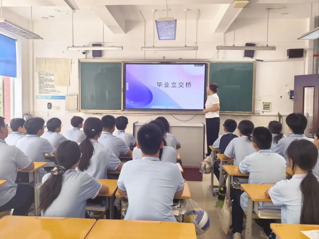 【舒心实中】毕业立交桥|把阅兵精神装进中考备考,少年昂首赴考场-第2张图片-四季读书网 【舒心实中】毕业立交桥|把阅兵精神装进中考备考,少年昂首赴考场-第2张图片-四季读书网